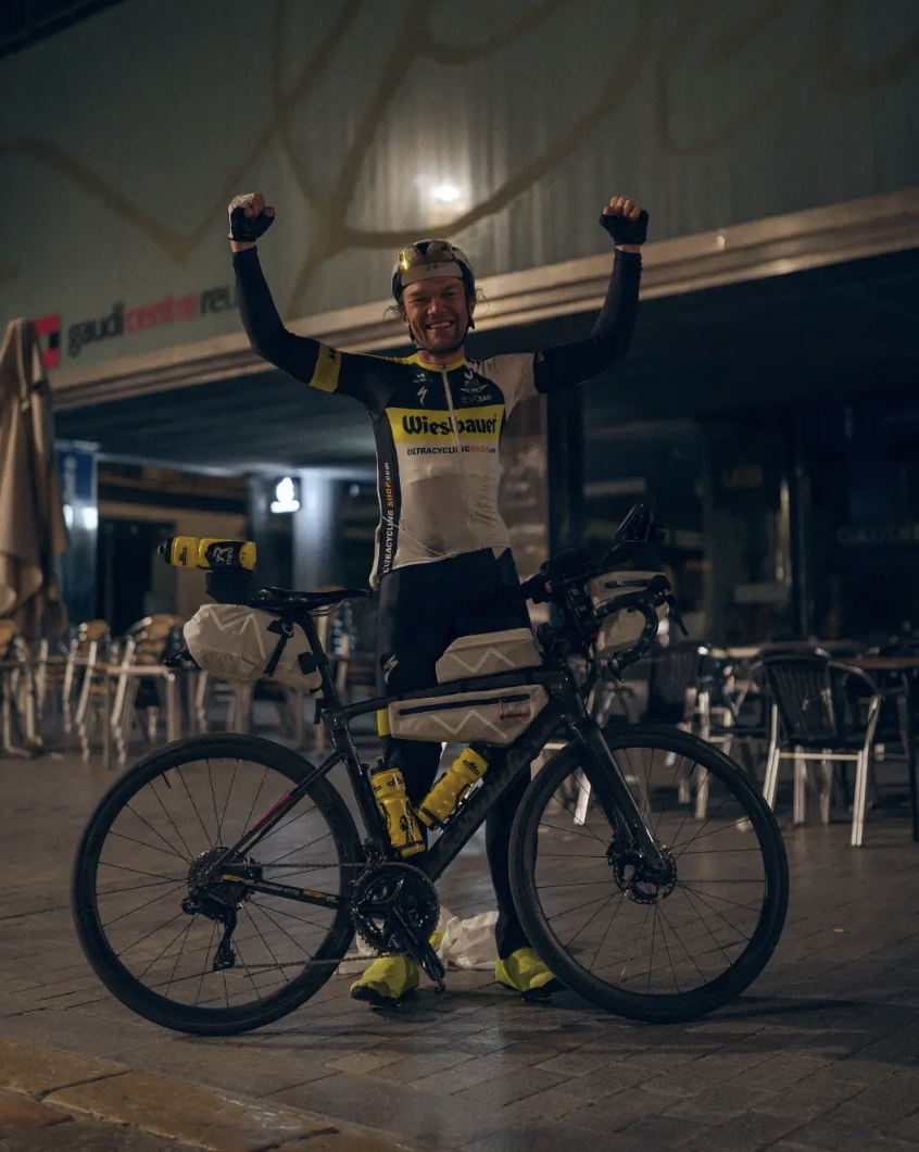 Christoph Strasser siegt beim „Unknown Race 2026“ und spendet an Ride4Hope!